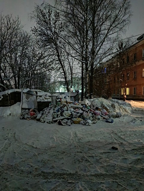 «Мусор везде». Ивановцы жалуются, что отходы перестали вывозить